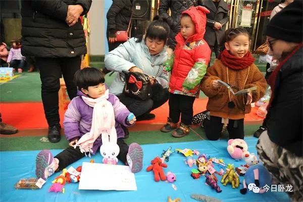 淘淘乐图书跳蚤市场,跳蚤市场幼儿园卖洞洞乐