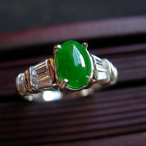 佩戴钻戒的寓意,佩戴祖母绿的好处