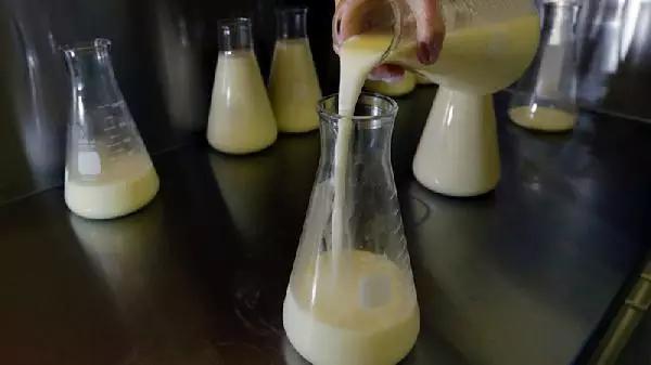 科普传说母乳是血液转化成的这是真的吗？