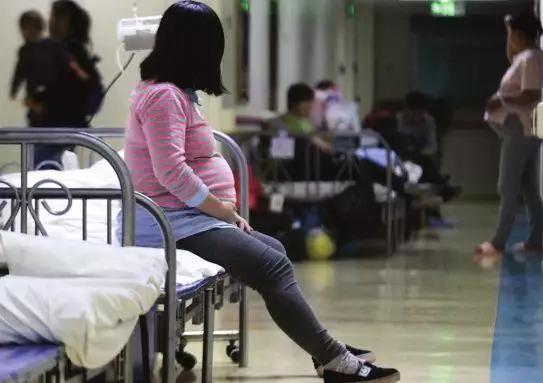 孕妇怀孕8个月伤心哭,孕妇怀胎八个月