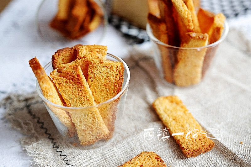 面包烤糊了不要扔这样处理还能吃,面包烤糊了不要扔