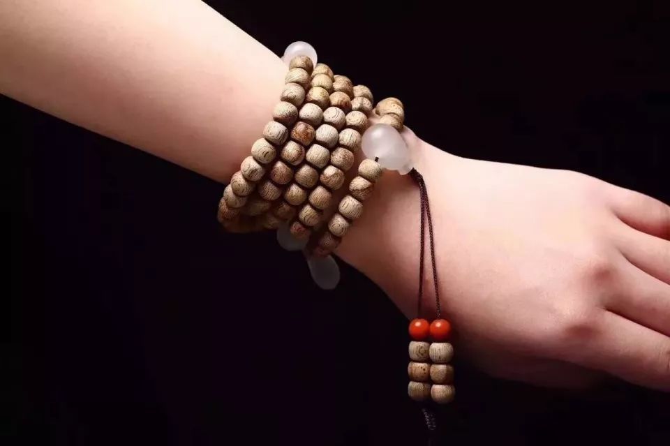 新手小叶紫檀手串如何盘玩保养,小叶紫檀手串如何重头盘玩