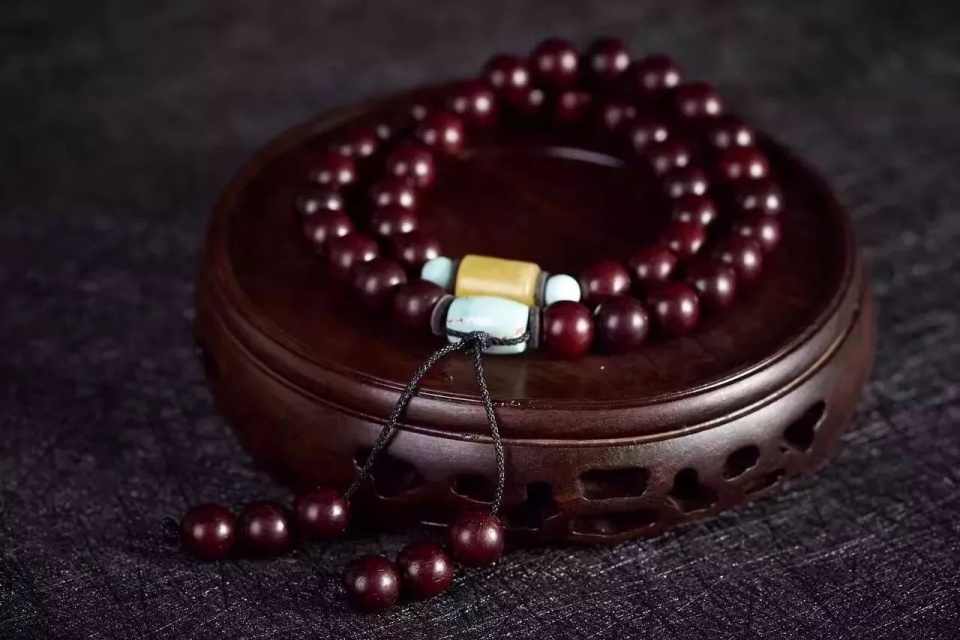 新手小叶紫檀手串如何盘玩保养,小叶紫檀手串如何重头盘玩