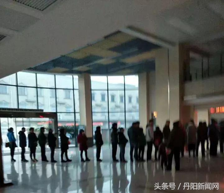 丹阳人民医院日均儿科门诊超300人次，界牌镇卫生院儿科实行限号