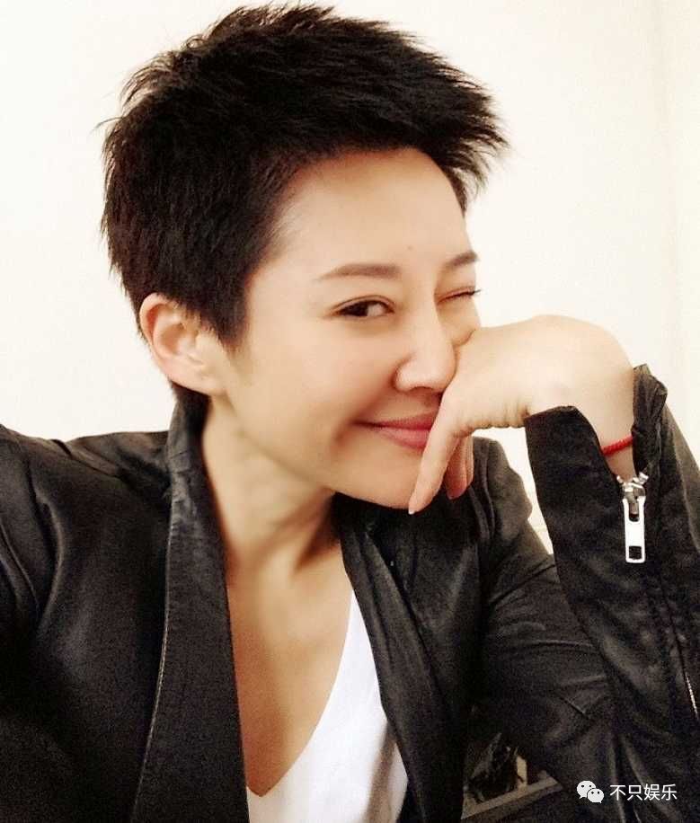 许晴到底是怎么保养的？48岁的年纪还有着少女的模样和*女熟**的身材