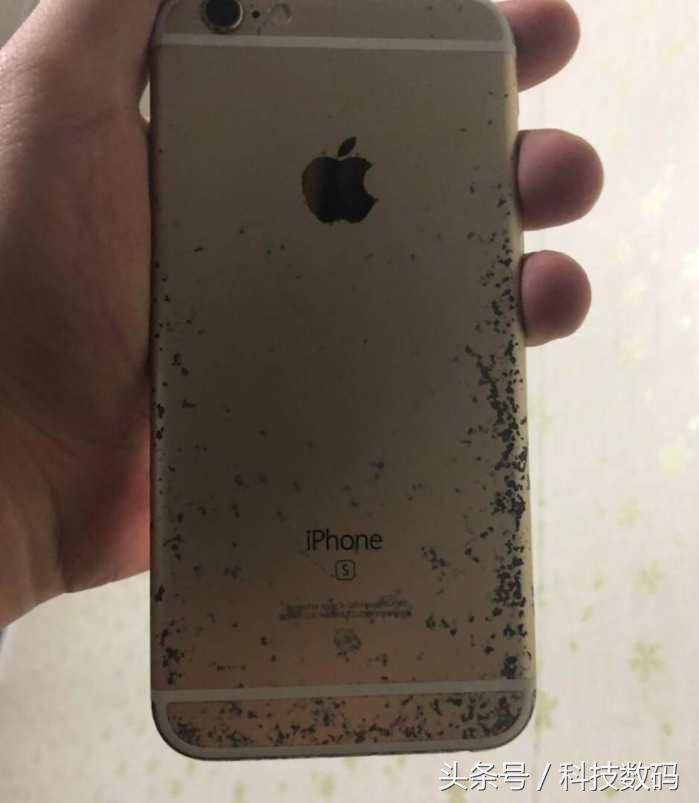 网友：我有一双硫酸手，苹果手机也挡不住！