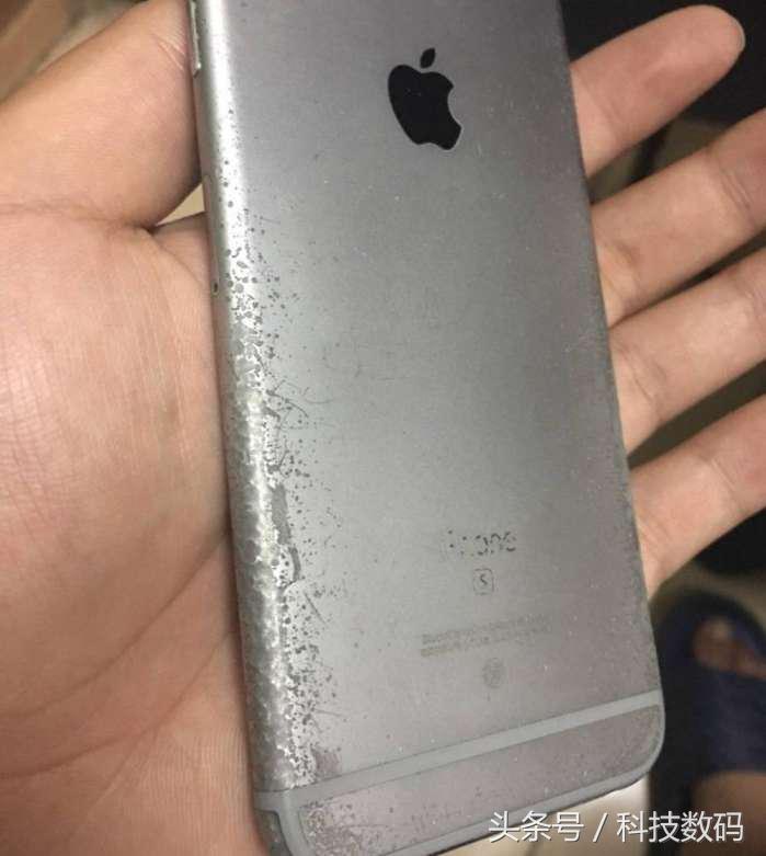 网友：我有一双硫酸手，苹果手机也挡不住！