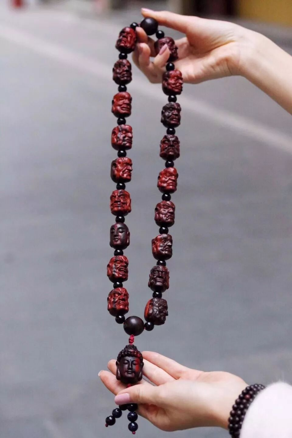 新手小叶紫檀手串如何盘玩保养,小叶紫檀手串如何重头盘玩