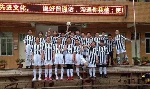 英姿飒爽绿茵场足球赛,绿茵战场