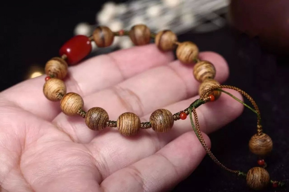 新手小叶紫檀手串如何盘玩保养,小叶紫檀手串如何重头盘玩