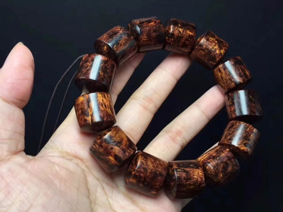 新手小叶紫檀手串如何盘玩保养,小叶紫檀手串如何重头盘玩