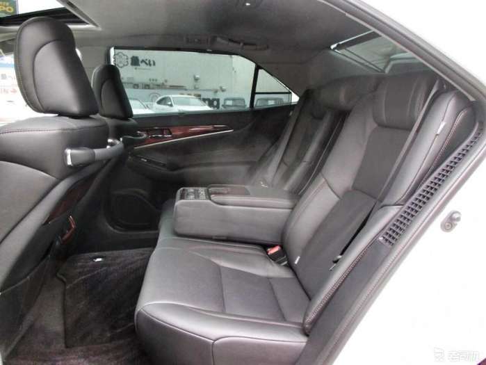 皇冠与日系车比较,日产丰田和国产丰田的区别