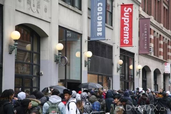 supreme招募官,supreme花卉t恤多少钱