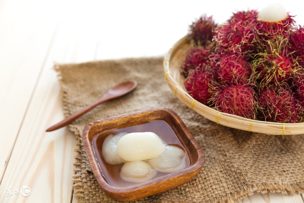 红毛丹食用方法正确的打开方式,红毛丹的正确吃法