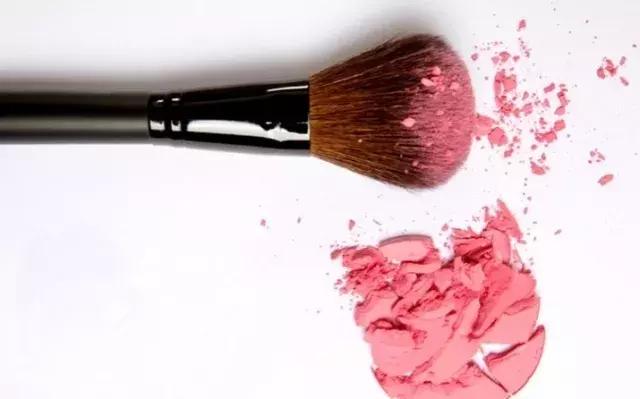 章子怡一身粉色系少女感满满,章子怡清爽有气质宛如18岁少女