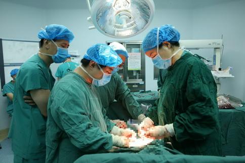 产妇剖腹产后三个月流褐色分泌物,剖宫产后40天还流黄色粘液