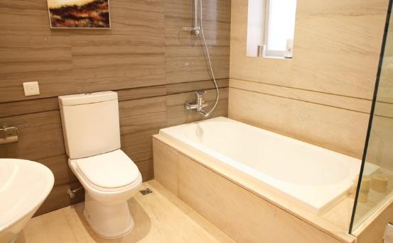 马桶底部漏水？20年维修老师傅告诉我，最有效的解决方法！超管用