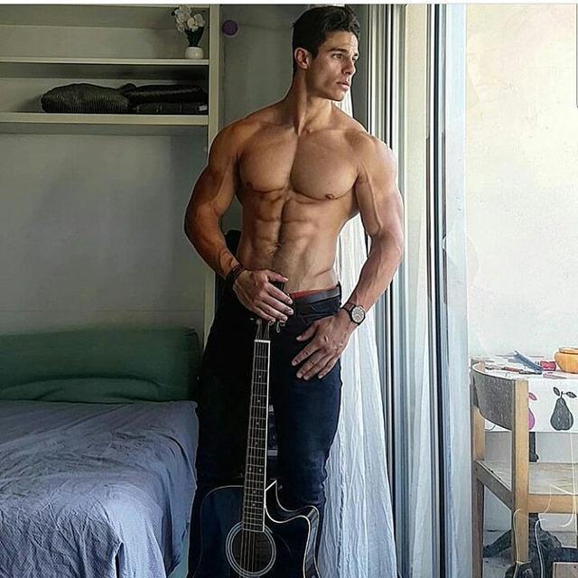 如何锻炼胸肌中间部位,如何锻炼胸肌右下方