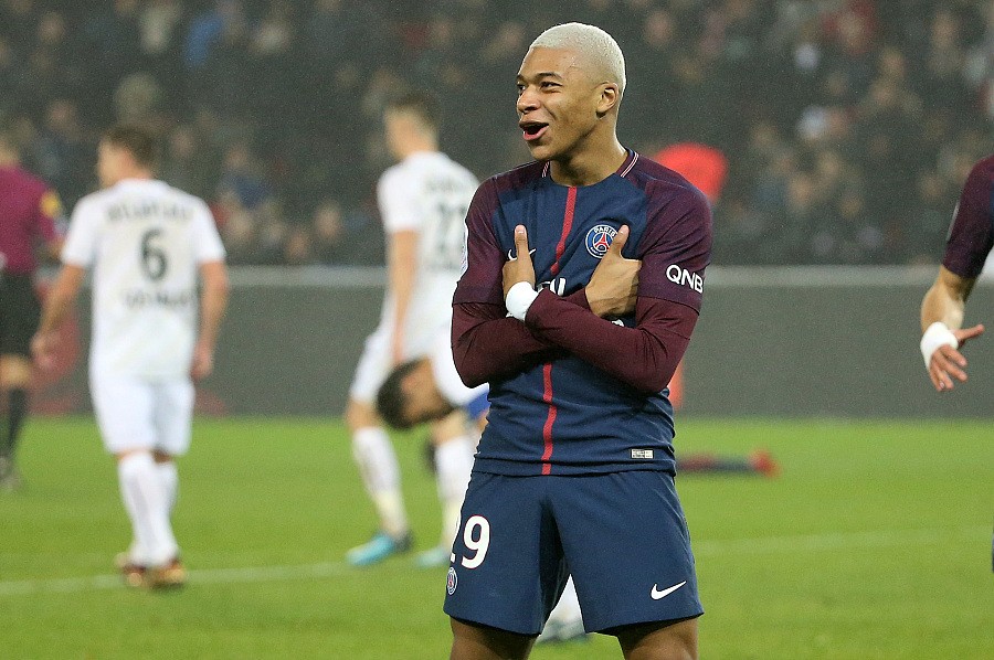 回忆足坛10年瞬间,足坛不可磨灭的瞬间