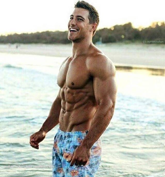 如何锻炼胸肌中间部位,如何锻炼胸肌右下方