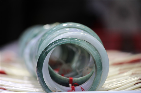 缅甸的边境明珠,中缅边境瑞丽德龙珠宝城