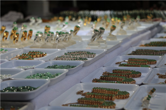 缅甸的边境明珠,中缅边境瑞丽德龙珠宝城