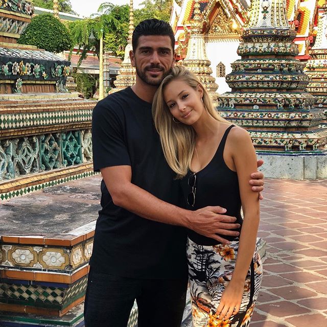 瓦尔加祝球迷2018快乐！中超最美球星女友，再出新靓照