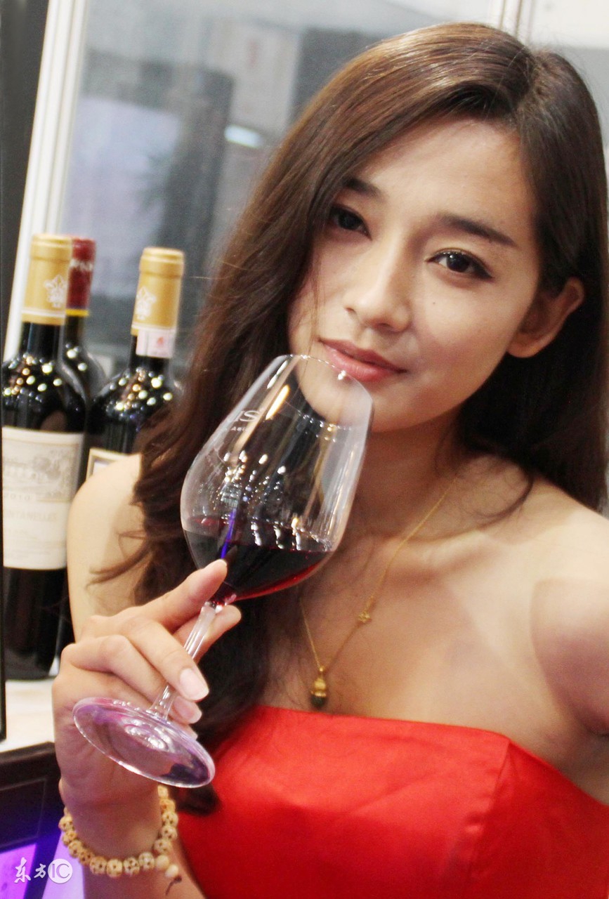 为什么喝了红酒牙齿变黑,喝红酒牙黑怎么回事