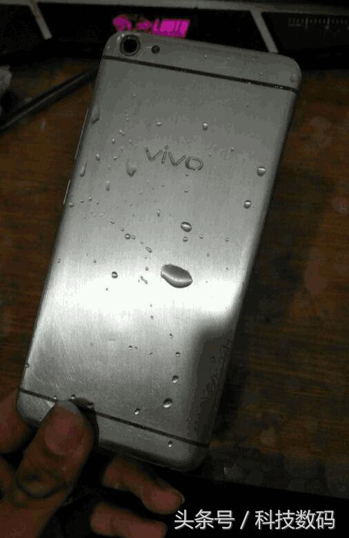 硫酸手不用怕，网友神打磨给你亮银苹果新机