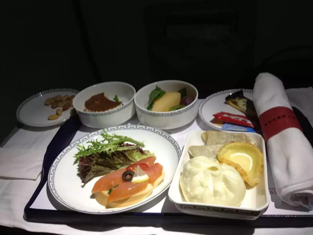 机票出票了名字错一个字怎么办,机票预订护照信息填错可以出票吗