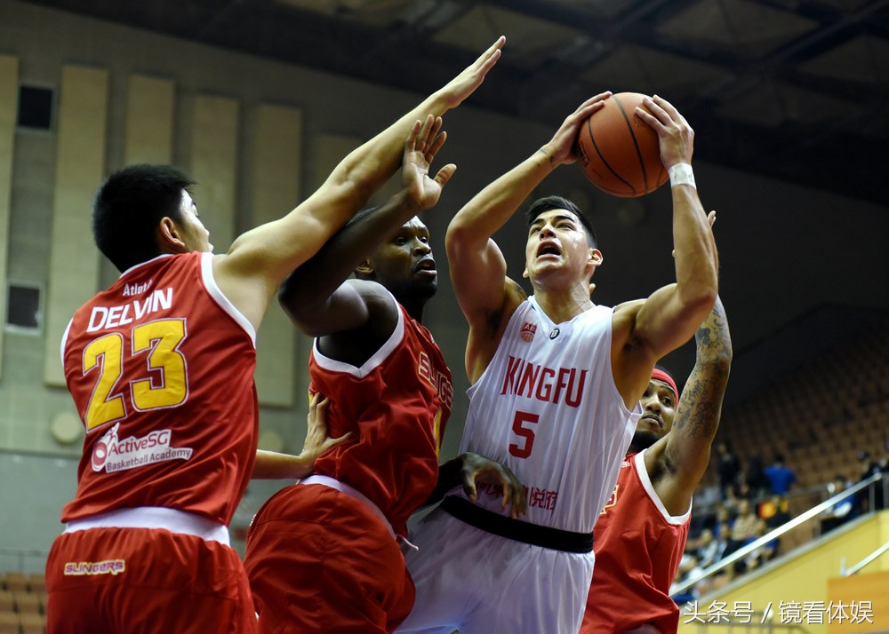 2017镜看体娱与佛山体育的50瞬间｜与巴萨球员偶遇与草根球星并肩