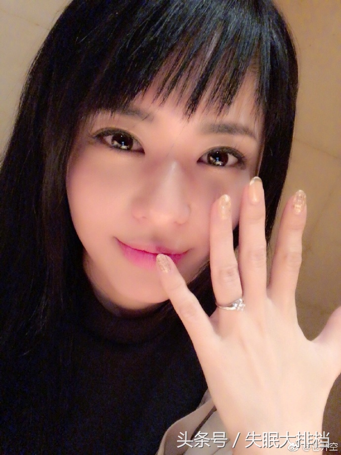 比起新婚的苍井空，我们更应当祝福阿娇