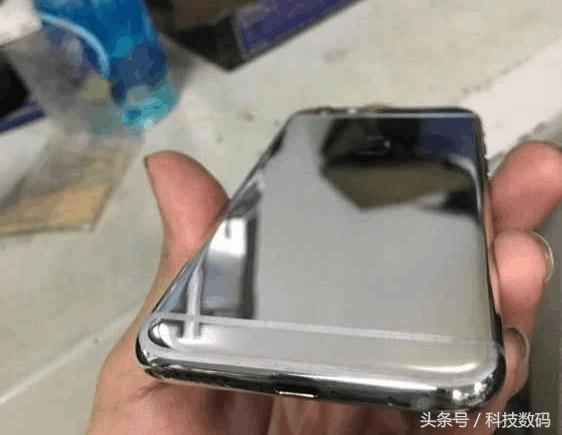 硫酸手不用怕，网友神打磨给你亮银苹果新机