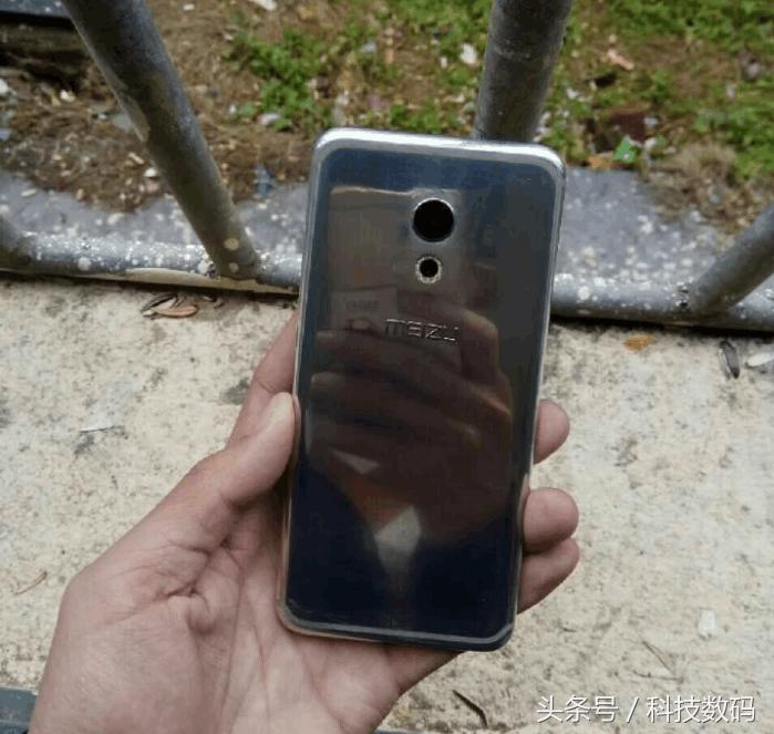 硫酸手不用怕，网友神打磨给你亮银苹果新机