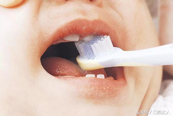 婴儿开始长乳牙该如何护理口腔,宝宝长恒牙怎么护理