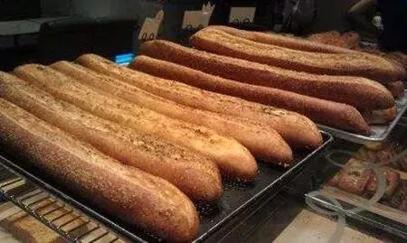 为什么喝了红酒牙齿变黑,喝红酒牙黑怎么回事