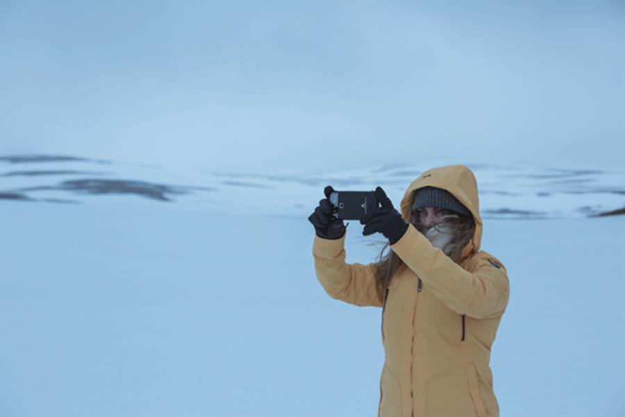 手机冻得自动关机怎么办,手机冻关机打不开怎么办
