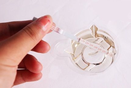 月经推迟一个月但没怀孕怎么回事,月经推迟怎么判断自己有没有怀孕