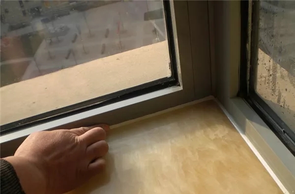 玻璃上有玻璃胶的痕迹怎么清理掉,玻璃胶怎么清理不伤墙壁