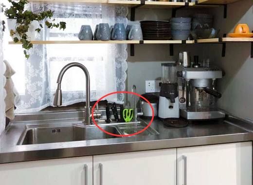 水槽上的小洞是什么,水槽里面的小洞