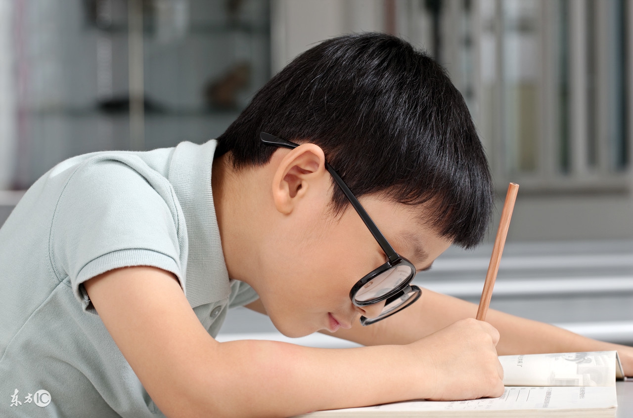 被老师罚抄作业100遍怎么办,老师说没及格罚抄怎么办