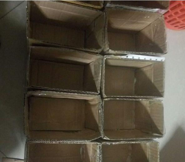 用废弃的快递箱做收纳本子,用小快递盒做收纳
