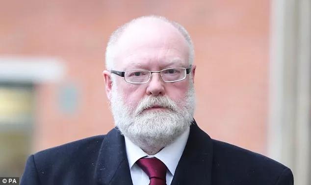 因看*片毛**撸管被抓现行，这个校长一怒之下杀了老婆孩子，又自杀！