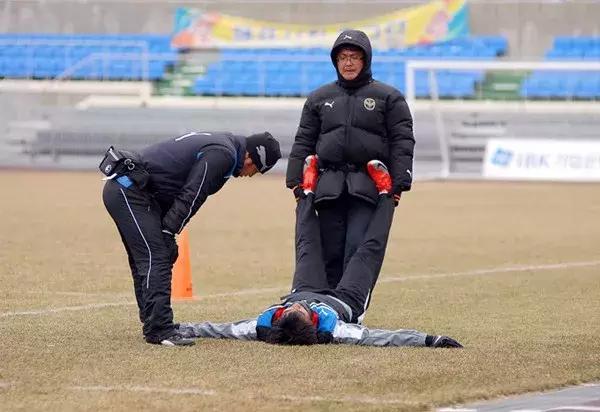 影响大连足球的国际友人系列，百米飞人队医