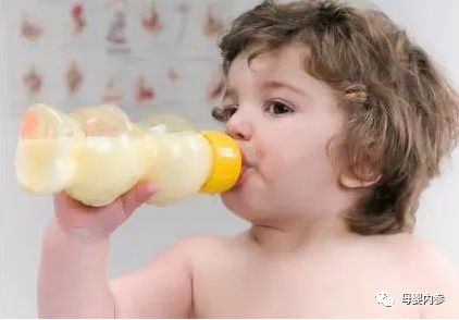 宝宝厌奶期教你一招,宝宝厌奶期最快的解决方法