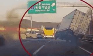 别瞎想，姑娘只是尿急罢了