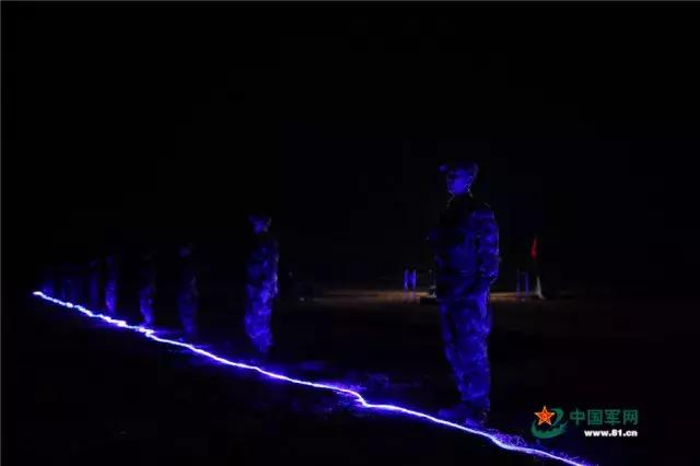 晚上站岗怎么才能不困啊,晚上怕黑怎么练胆量