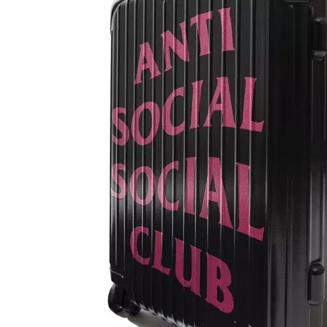 火炸天的羽绒服,rimowa新系列