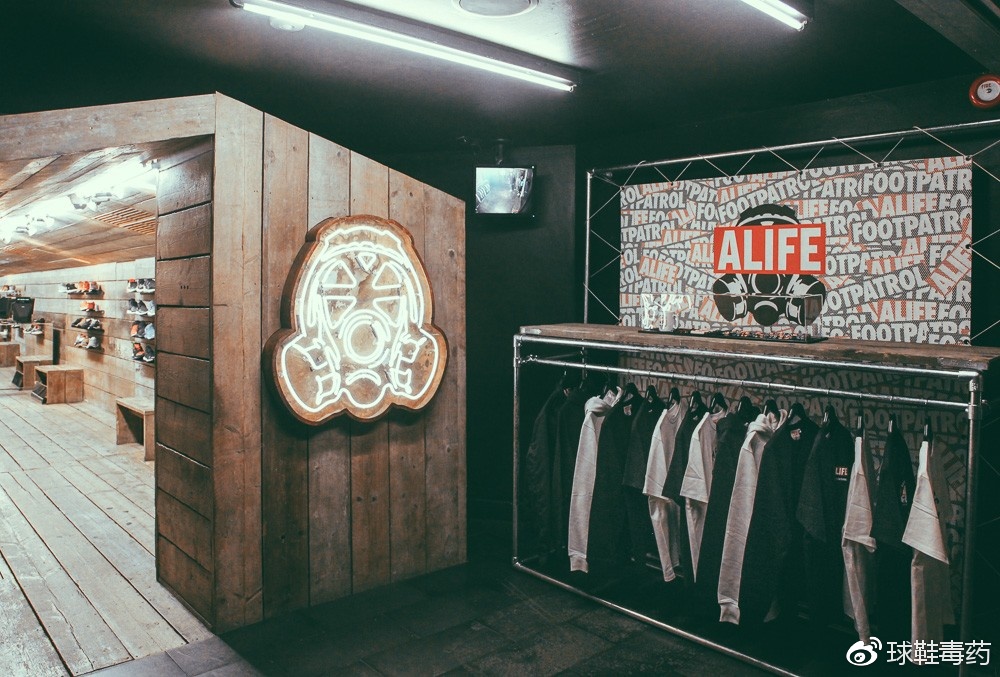 别天天盯着手机刷X宝了，是时候看看国外的这些神级鞋店了