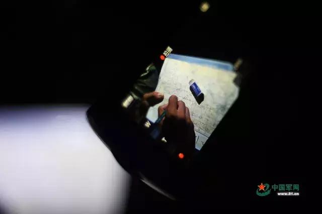 晚上站岗怎么才能不困啊,晚上怕黑怎么练胆量